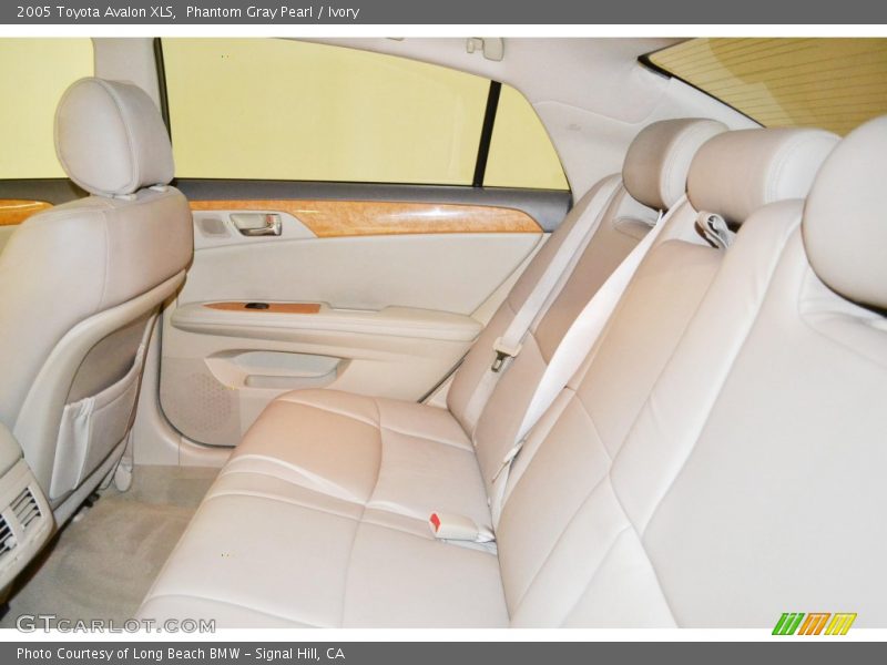 Phantom Gray Pearl / Ivory 2005 Toyota Avalon XLS