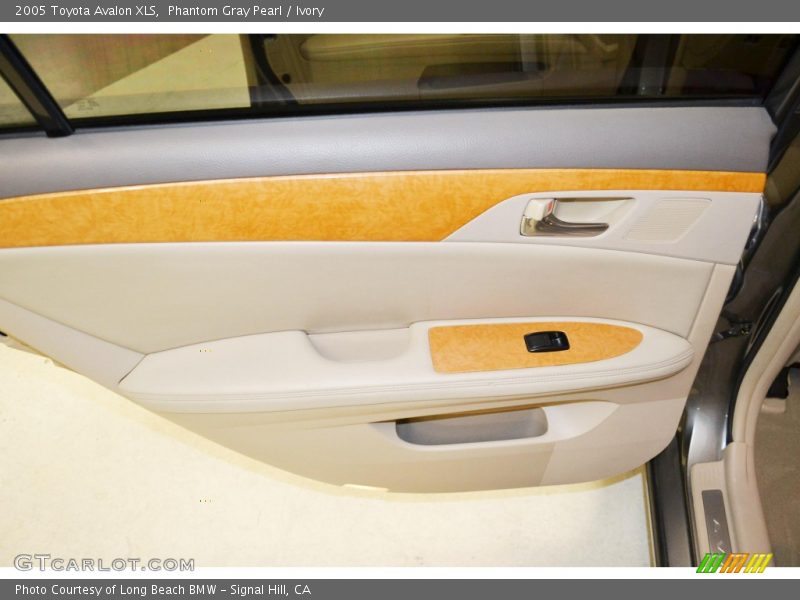Phantom Gray Pearl / Ivory 2005 Toyota Avalon XLS