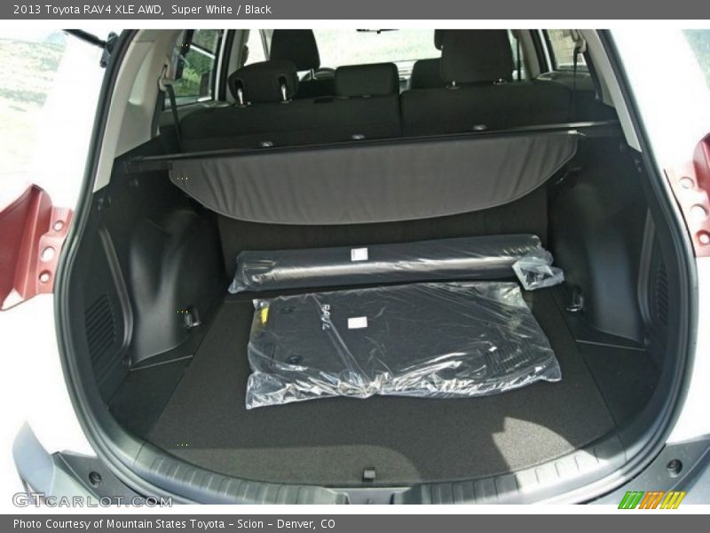 Super White / Black 2013 Toyota RAV4 XLE AWD