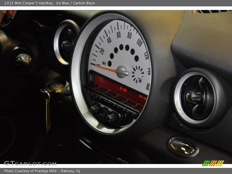 Ice Blue / Carbon Black 2013 Mini Cooper S Hardtop