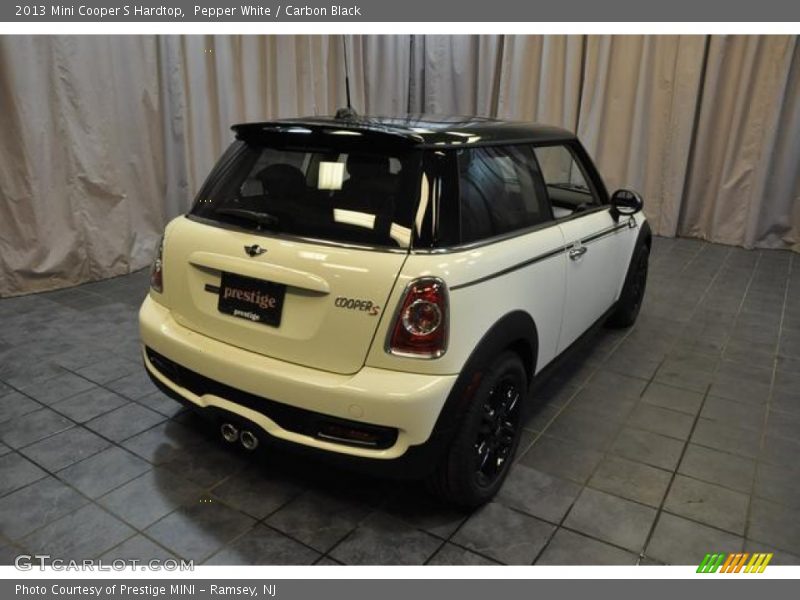 Pepper White / Carbon Black 2013 Mini Cooper S Hardtop
