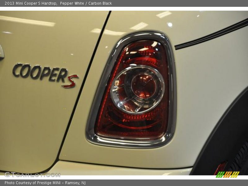 Pepper White / Carbon Black 2013 Mini Cooper S Hardtop
