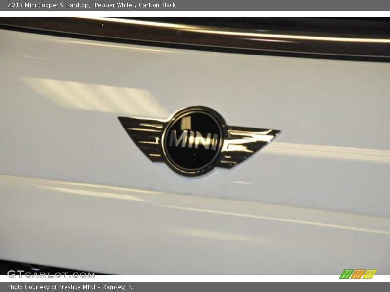 Pepper White / Carbon Black 2013 Mini Cooper S Hardtop