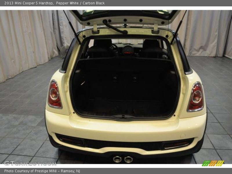 Pepper White / Carbon Black 2013 Mini Cooper S Hardtop