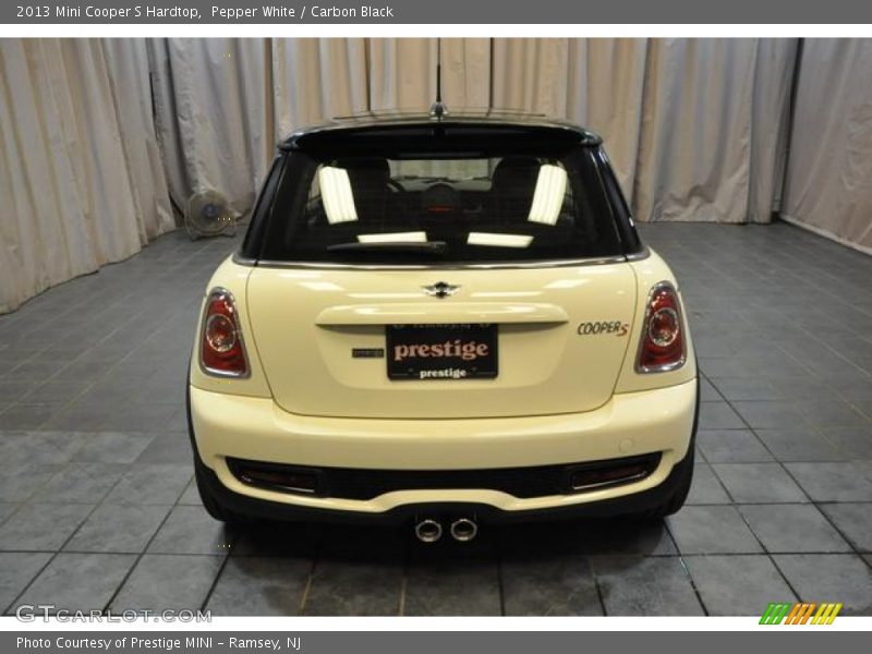 Pepper White / Carbon Black 2013 Mini Cooper S Hardtop