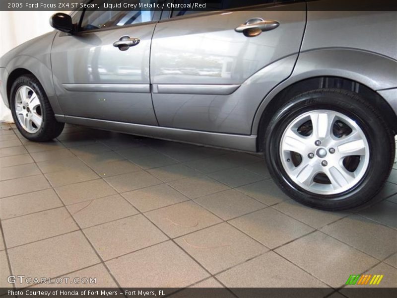 Liquid Grey Metallic / Charcoal/Red 2005 Ford Focus ZX4 ST Sedan