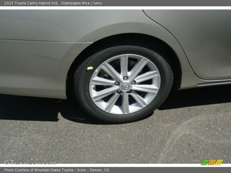Champagne Mica / Ivory 2013 Toyota Camry Hybrid XLE