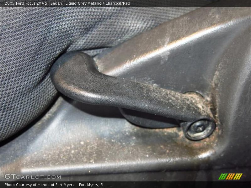 Liquid Grey Metallic / Charcoal/Red 2005 Ford Focus ZX4 ST Sedan