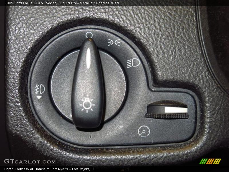 Liquid Grey Metallic / Charcoal/Red 2005 Ford Focus ZX4 ST Sedan