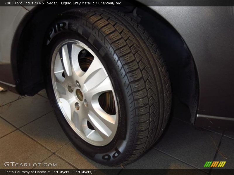 Liquid Grey Metallic / Charcoal/Red 2005 Ford Focus ZX4 ST Sedan