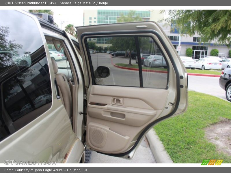 Sahara Beige Metallic / Beige 2001 Nissan Pathfinder LE 4x4