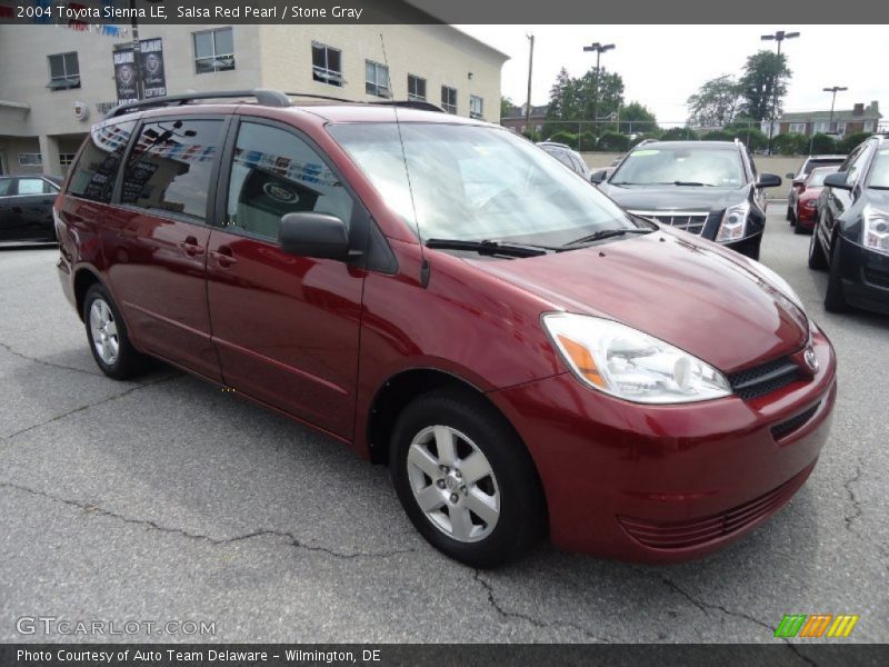 Front 3/4 View of 2004 Sienna LE