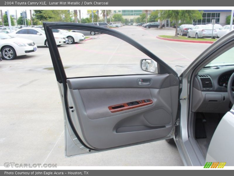 Lunar Mist Metallic / Dark Charcoal 2004 Toyota Camry XLE