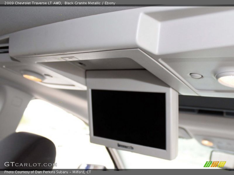 Black Granite Metallic / Ebony 2009 Chevrolet Traverse LT AWD