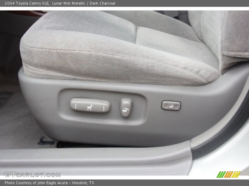 Lunar Mist Metallic / Dark Charcoal 2004 Toyota Camry XLE