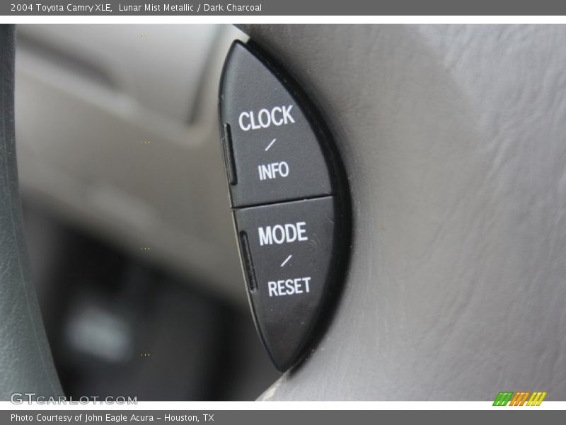 Controls of 2004 Camry XLE