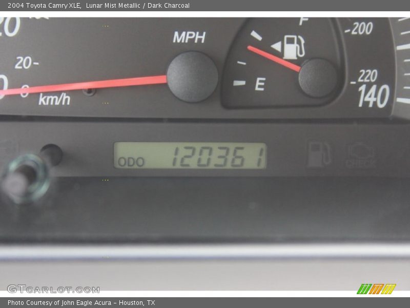 Lunar Mist Metallic / Dark Charcoal 2004 Toyota Camry XLE