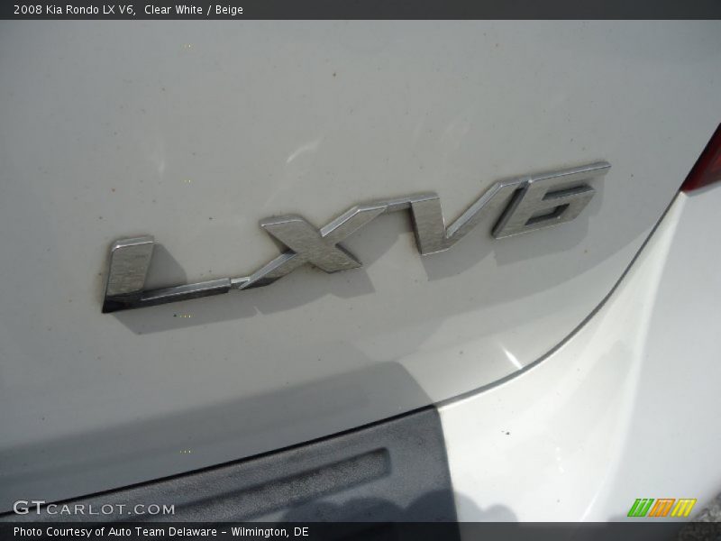 Clear White / Beige 2008 Kia Rondo LX V6