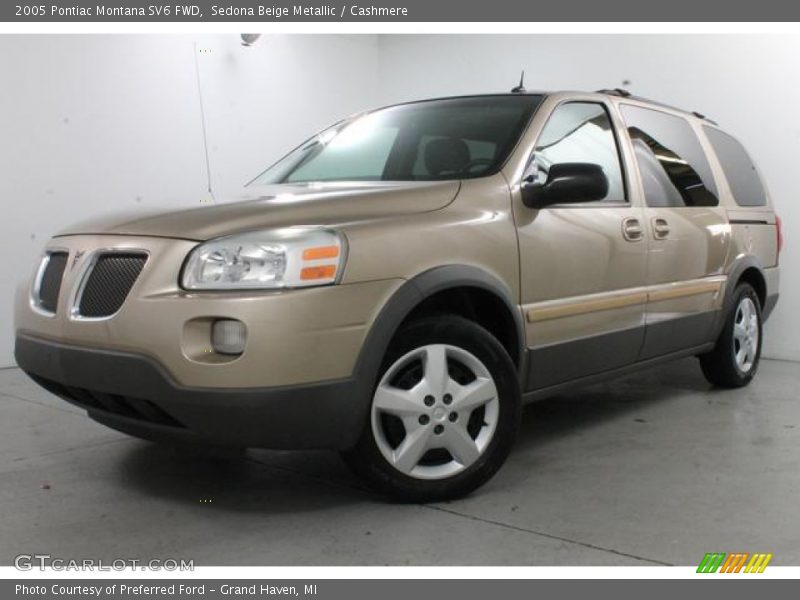 Front 3/4 View of 2005 Montana SV6 FWD