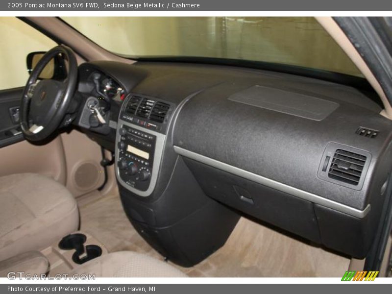 Dashboard of 2005 Montana SV6 FWD