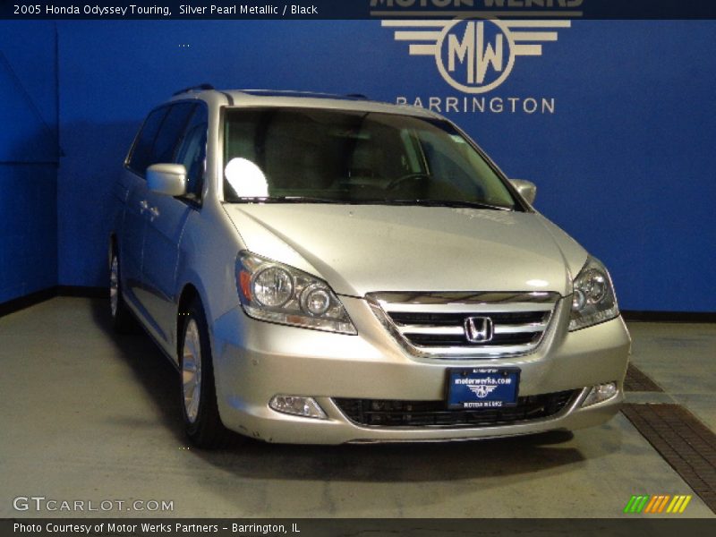 Silver Pearl Metallic / Black 2005 Honda Odyssey Touring