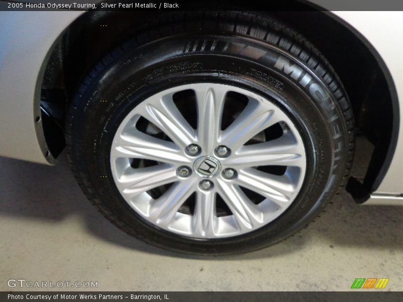 Silver Pearl Metallic / Black 2005 Honda Odyssey Touring
