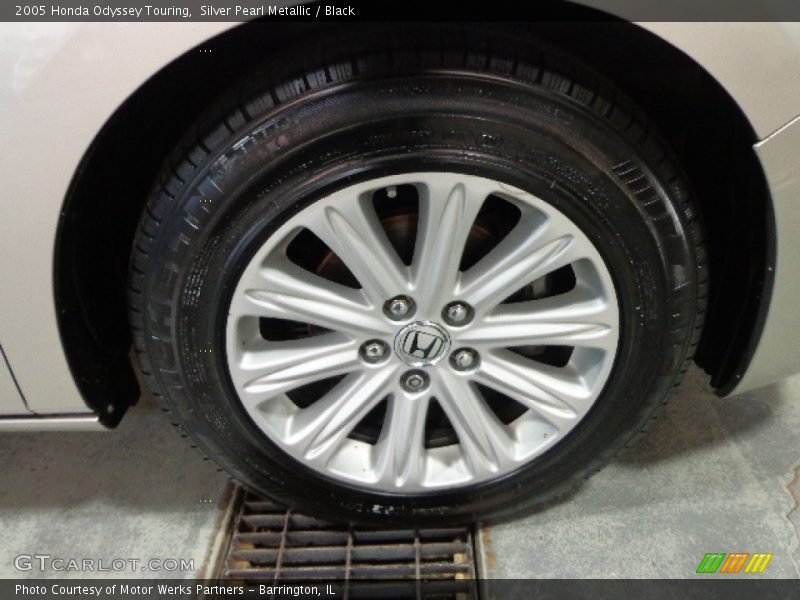 Silver Pearl Metallic / Black 2005 Honda Odyssey Touring