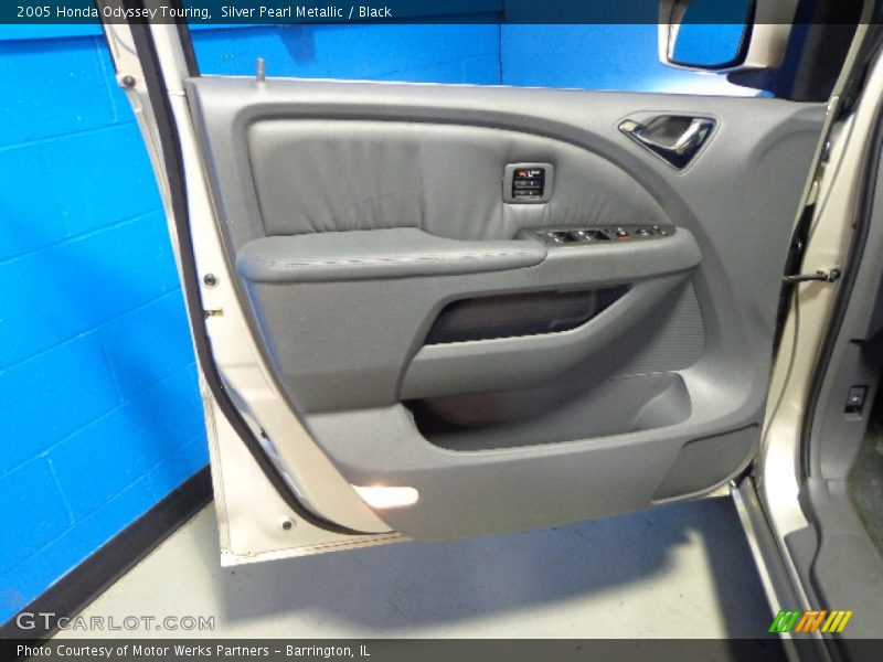 Silver Pearl Metallic / Black 2005 Honda Odyssey Touring