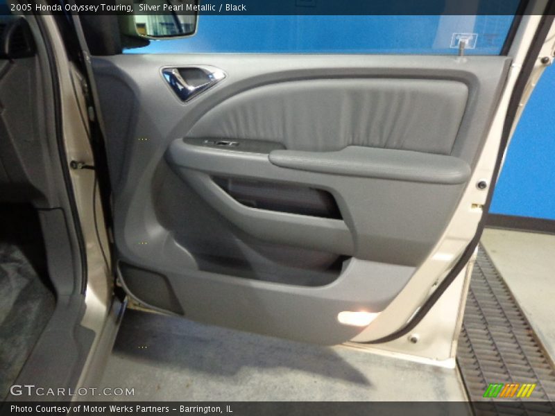 Silver Pearl Metallic / Black 2005 Honda Odyssey Touring