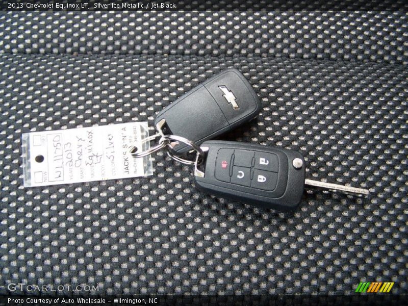 Silver Ice Metallic / Jet Black 2013 Chevrolet Equinox LT