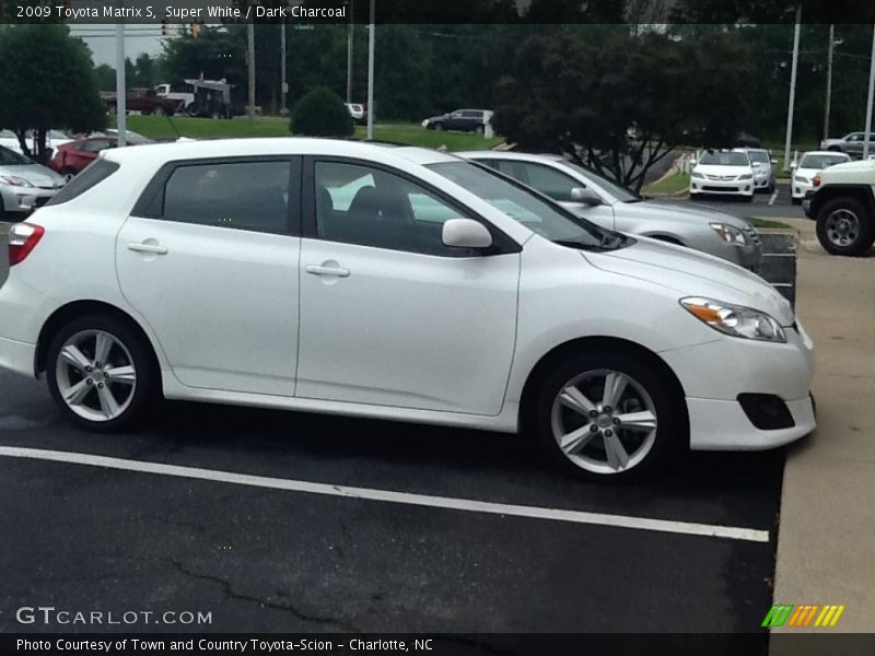 Super White / Dark Charcoal 2009 Toyota Matrix S