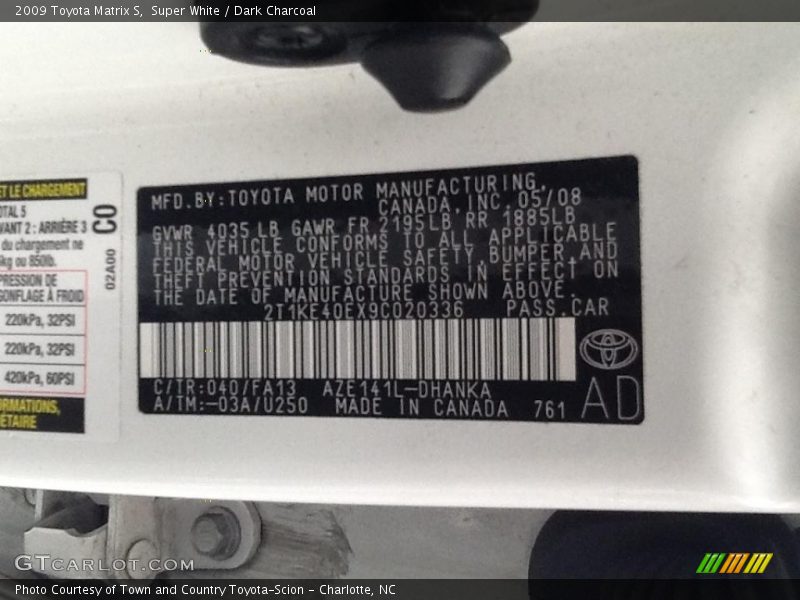 Super White / Dark Charcoal 2009 Toyota Matrix S