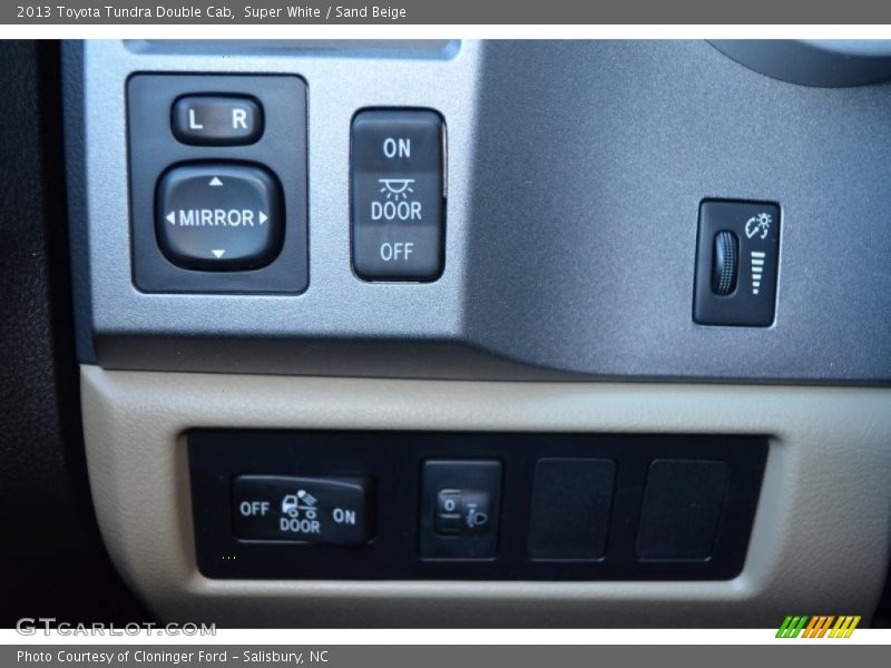Super White / Sand Beige 2013 Toyota Tundra Double Cab