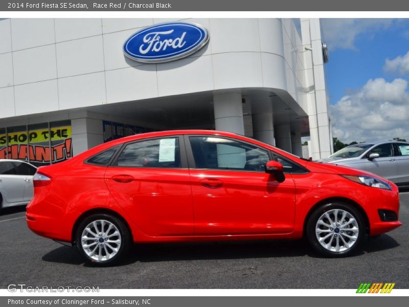  2014 Fiesta SE Sedan Race Red