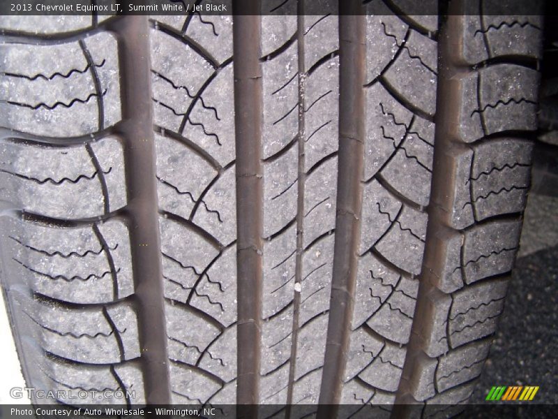 Summit White / Jet Black 2013 Chevrolet Equinox LT