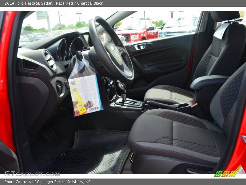 Race Red / Charcoal Black 2014 Ford Fiesta SE Sedan