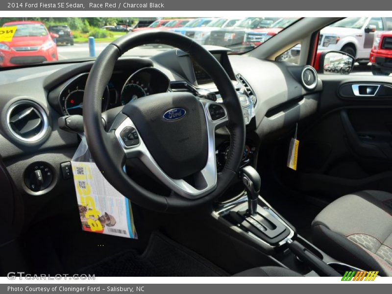 Race Red / Charcoal Black 2014 Ford Fiesta SE Sedan