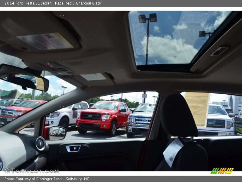 Race Red / Charcoal Black 2014 Ford Fiesta SE Sedan