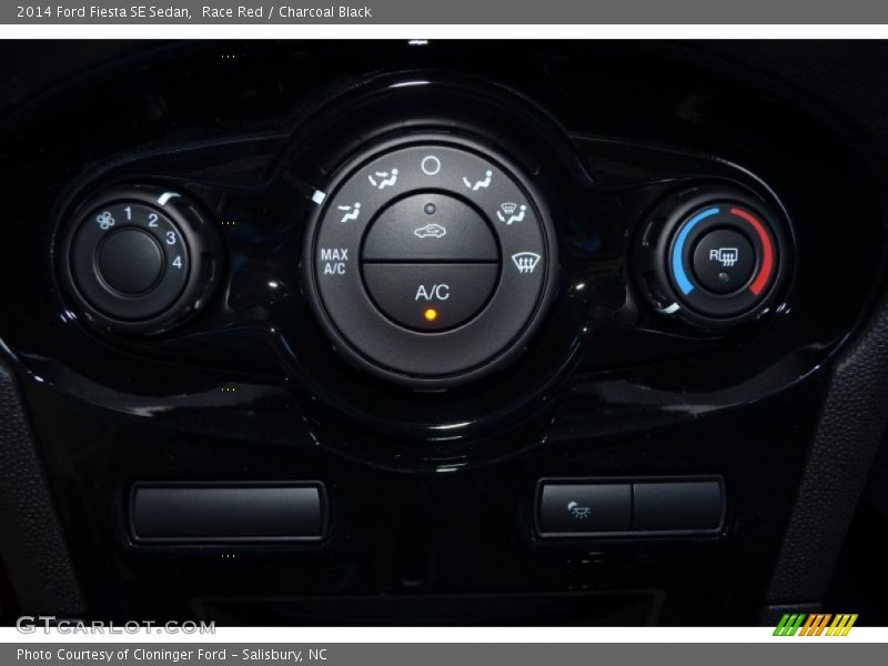 Race Red / Charcoal Black 2014 Ford Fiesta SE Sedan