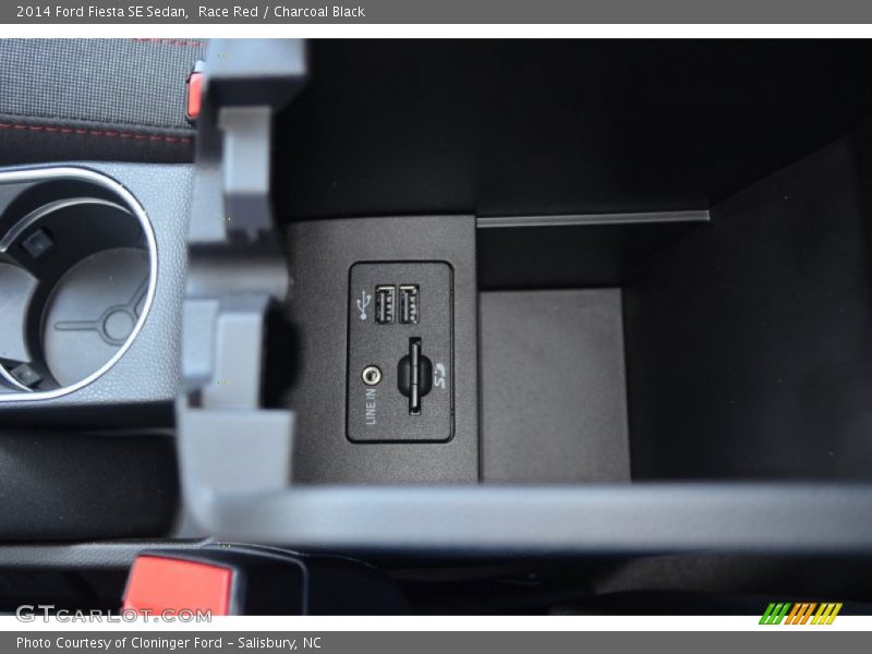 Race Red / Charcoal Black 2014 Ford Fiesta SE Sedan