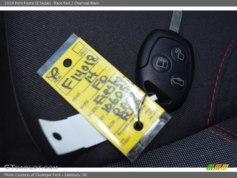 Race Red / Charcoal Black 2014 Ford Fiesta SE Sedan