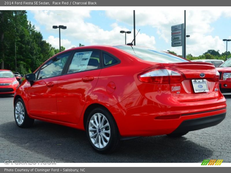 Race Red / Charcoal Black 2014 Ford Fiesta SE Sedan