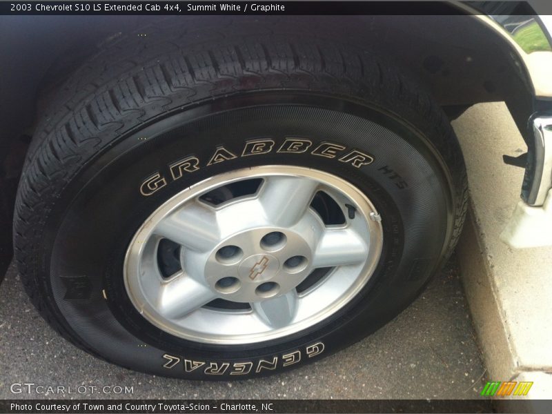 Summit White / Graphite 2003 Chevrolet S10 LS Extended Cab 4x4