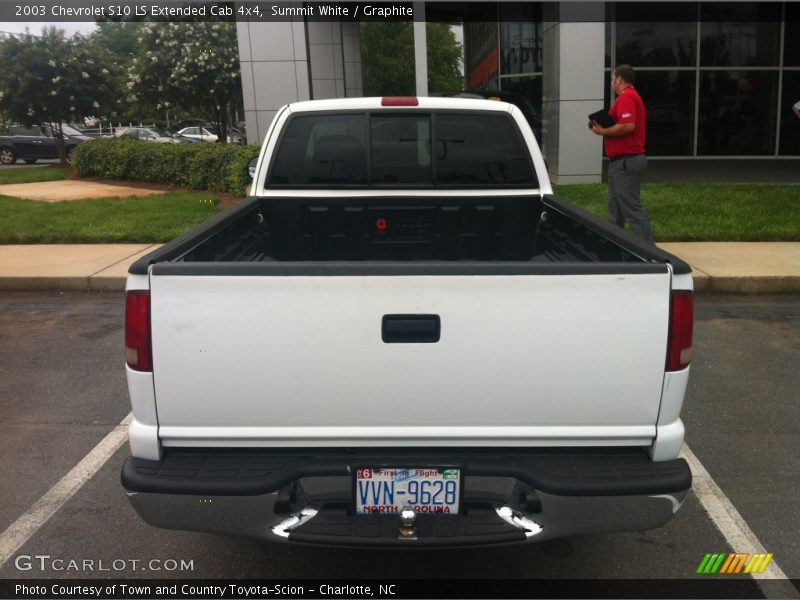 Summit White / Graphite 2003 Chevrolet S10 LS Extended Cab 4x4