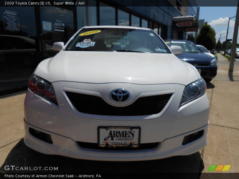 Super White / Ash 2009 Toyota Camry SE V6