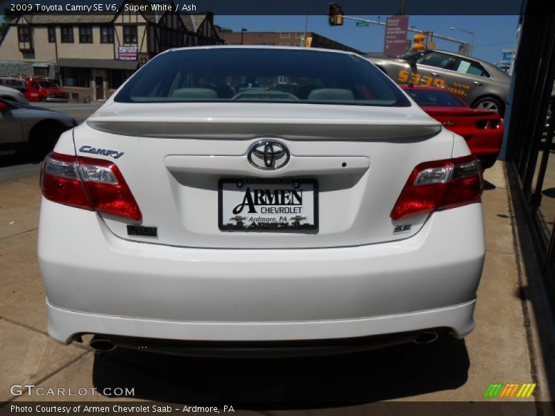 Super White / Ash 2009 Toyota Camry SE V6