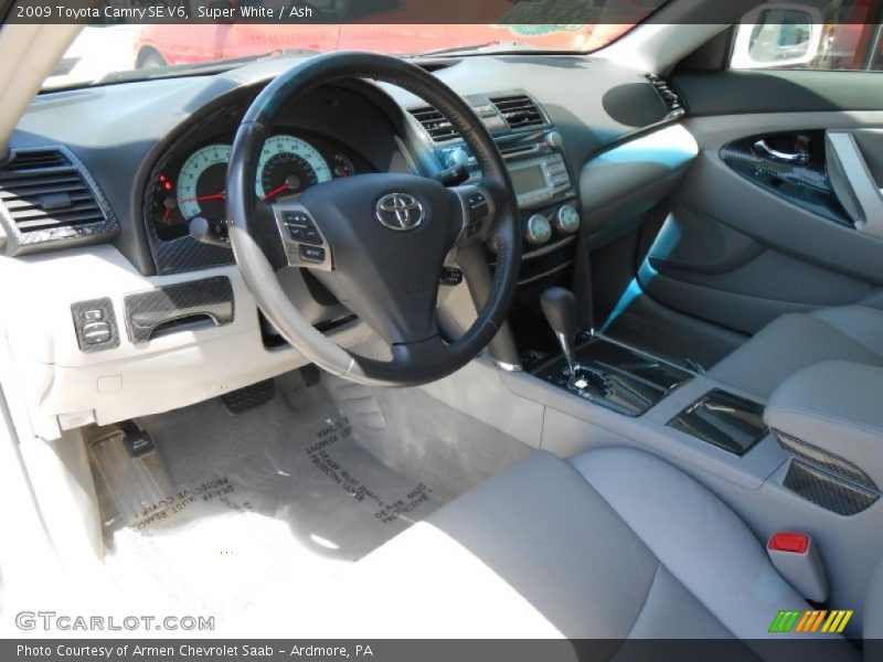 Super White / Ash 2009 Toyota Camry SE V6