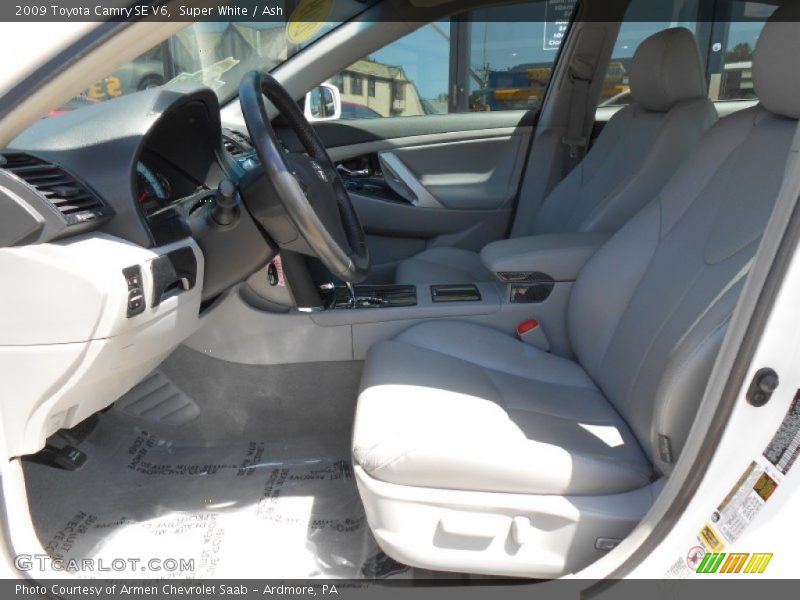 Super White / Ash 2009 Toyota Camry SE V6