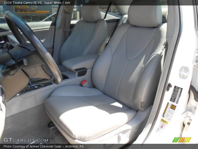 Super White / Ash 2009 Toyota Camry SE V6