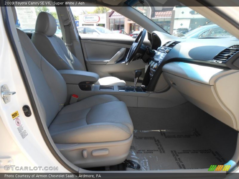 Super White / Ash 2009 Toyota Camry SE V6